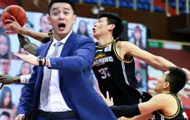 中充满了波